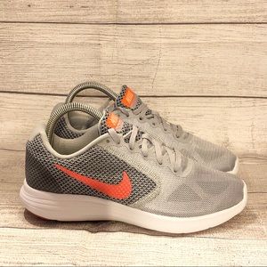 Women’s Nike Revolution 3 sz 7